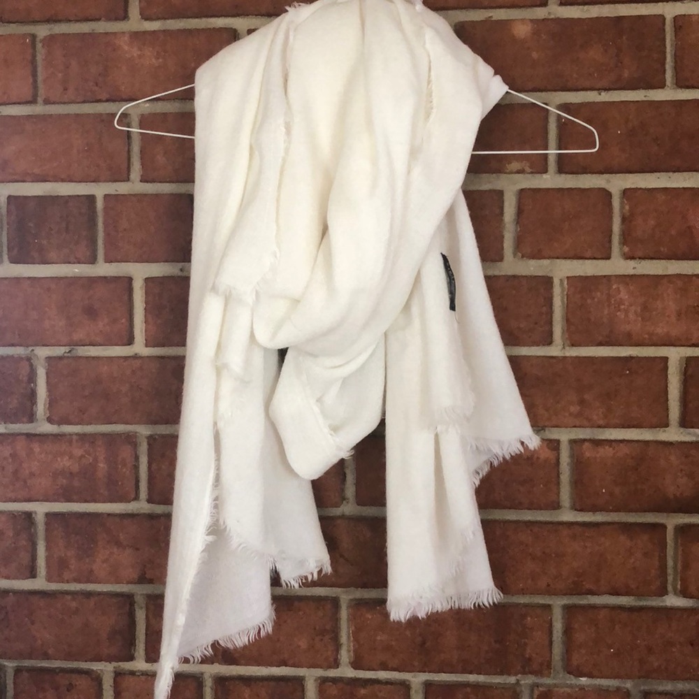 Zara Soft Blanket Scarf Size M